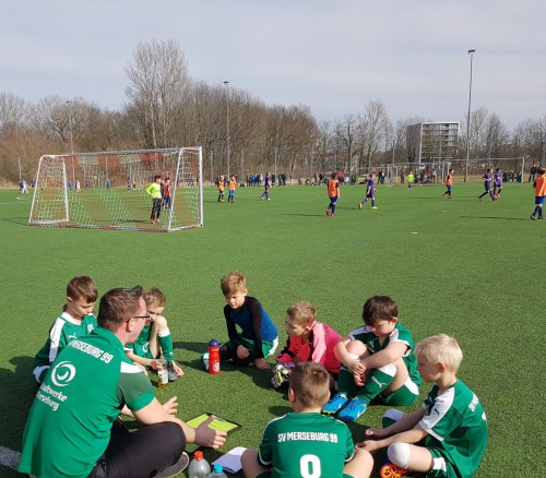 F Jugend beim Leistungsvergleich in Halle